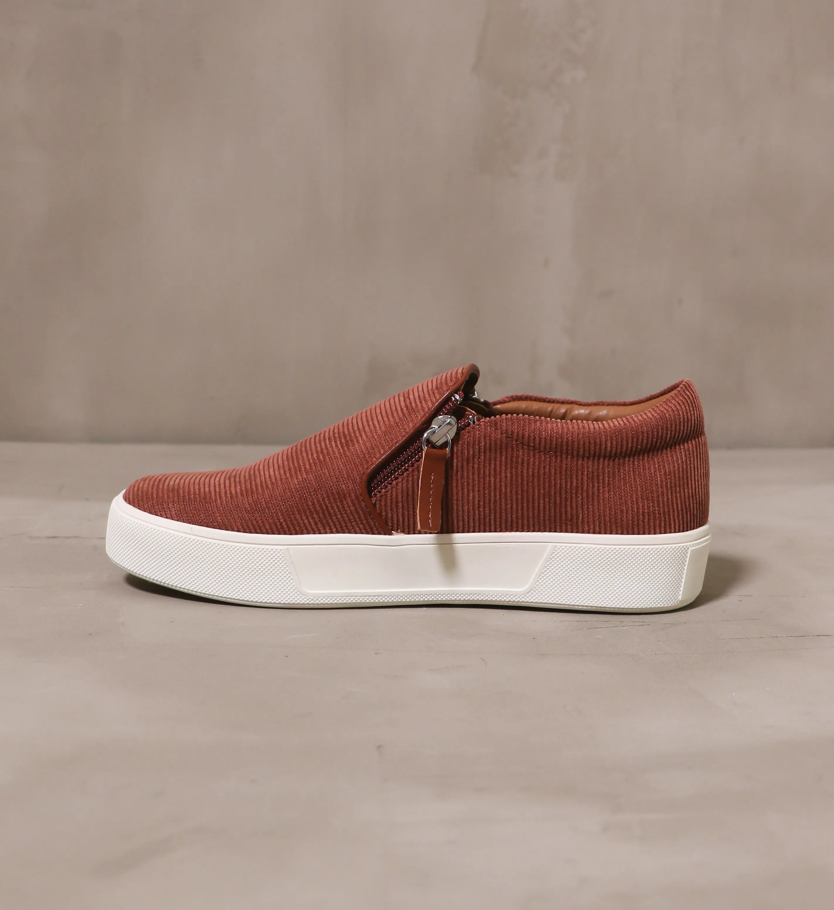 CORDUROY MEETS WORLD SNEAKER