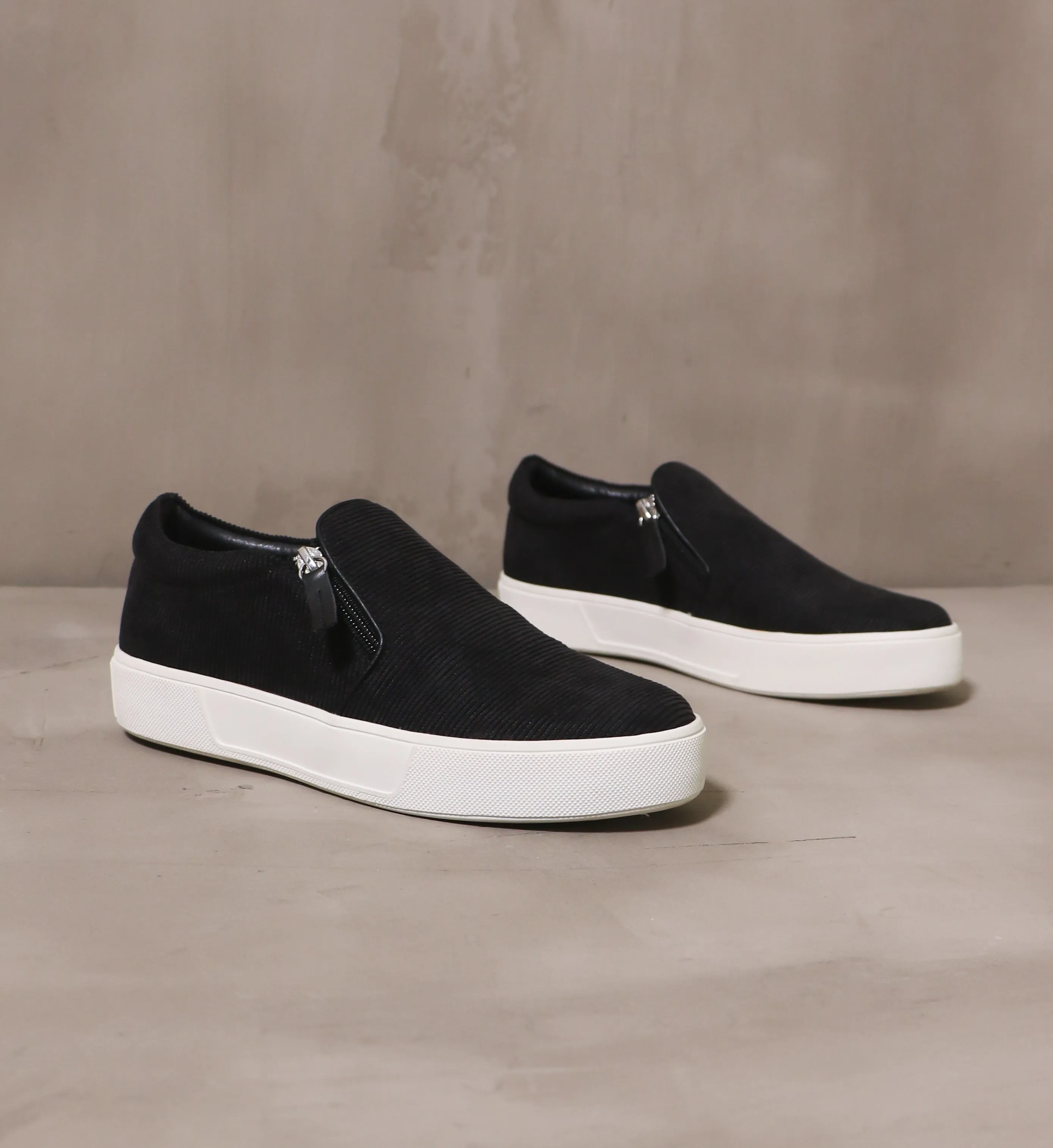 CORDUROY MEETS WORLD SNEAKER