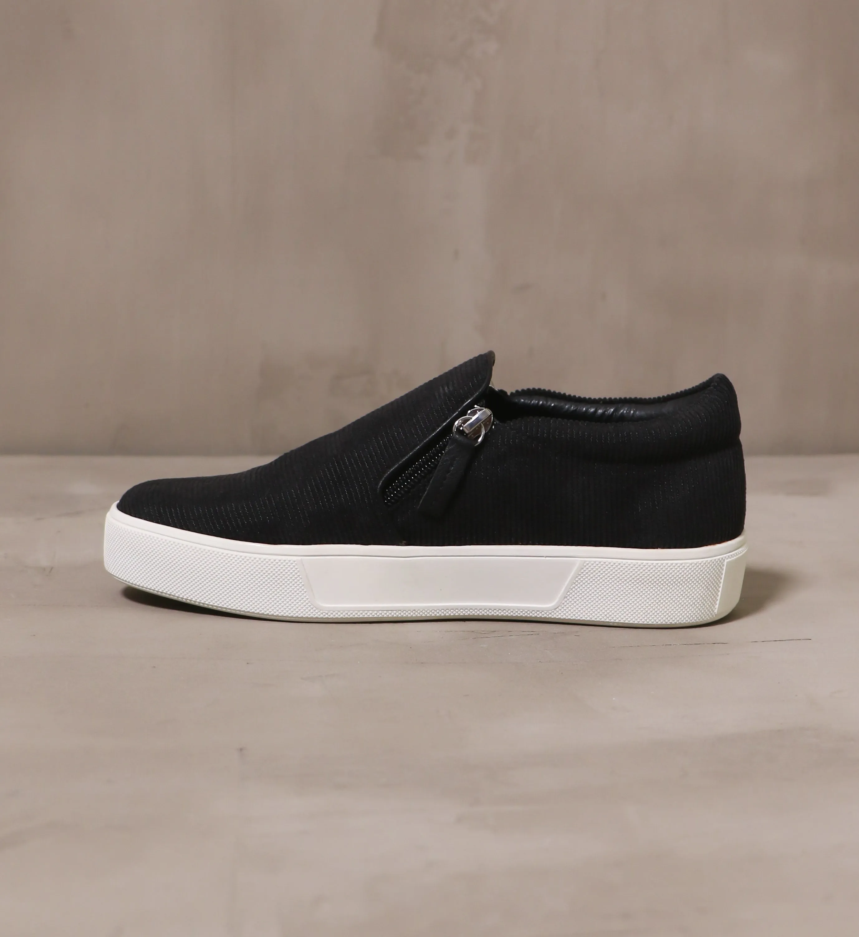 CORDUROY MEETS WORLD SNEAKER