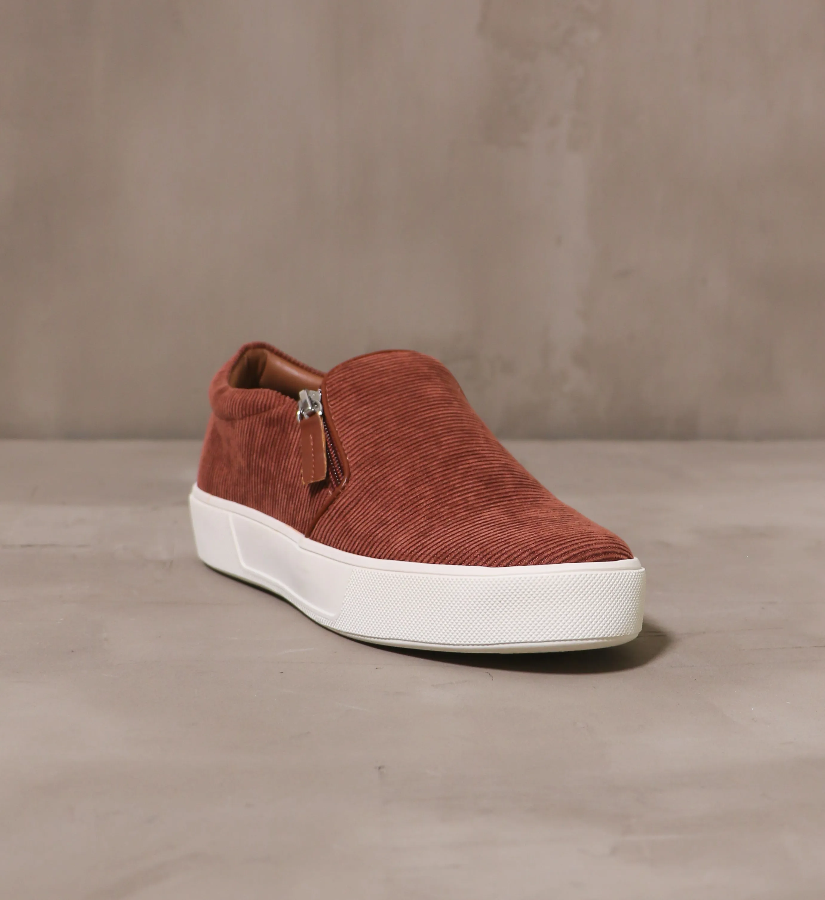 CORDUROY MEETS WORLD SNEAKER