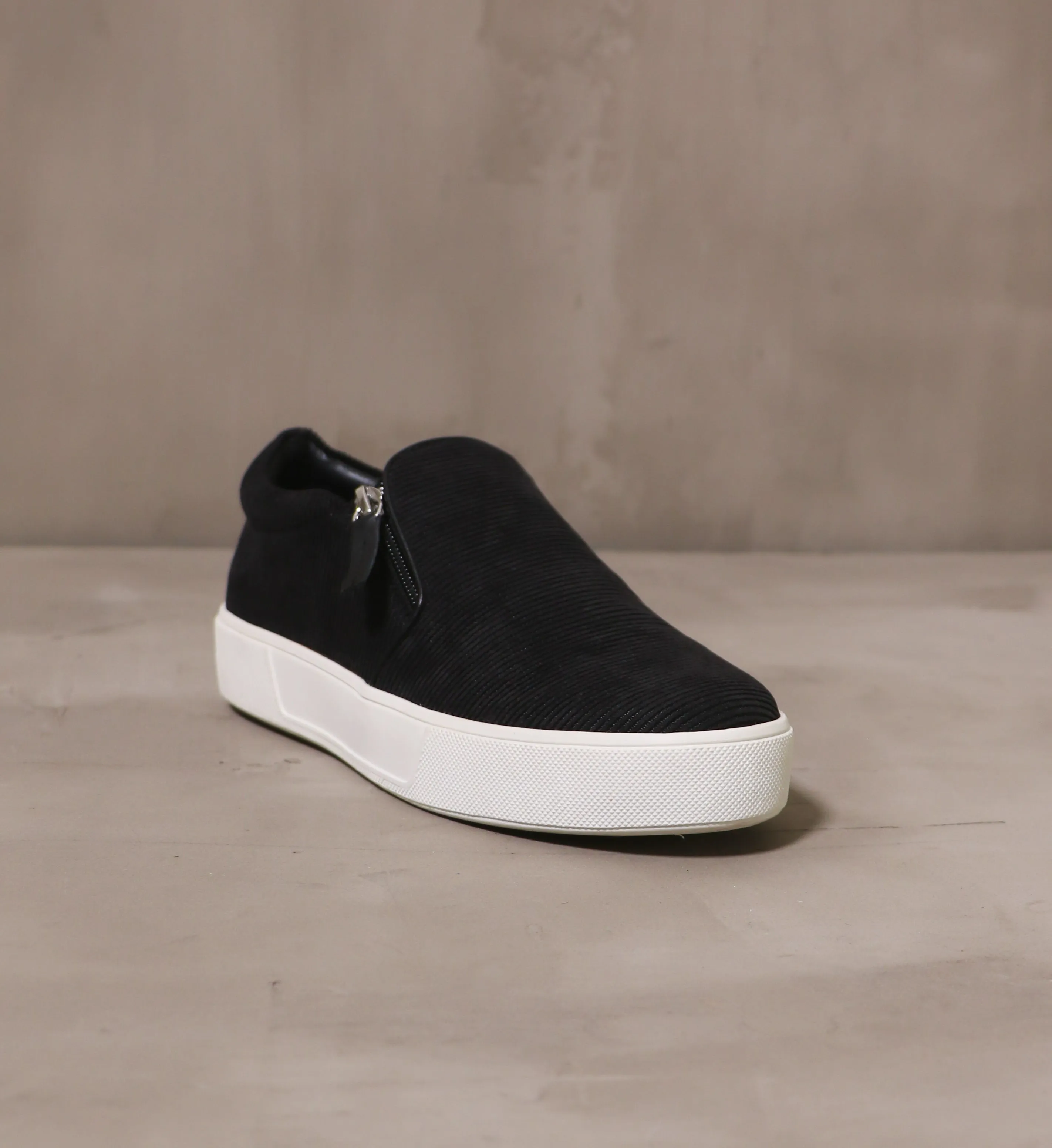 CORDUROY MEETS WORLD SNEAKER