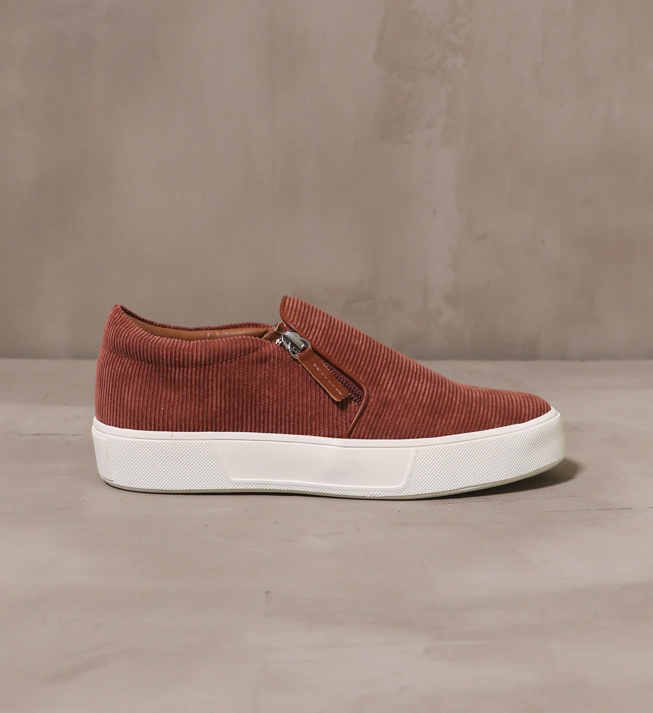 CORDUROY MEETS WORLD SNEAKER