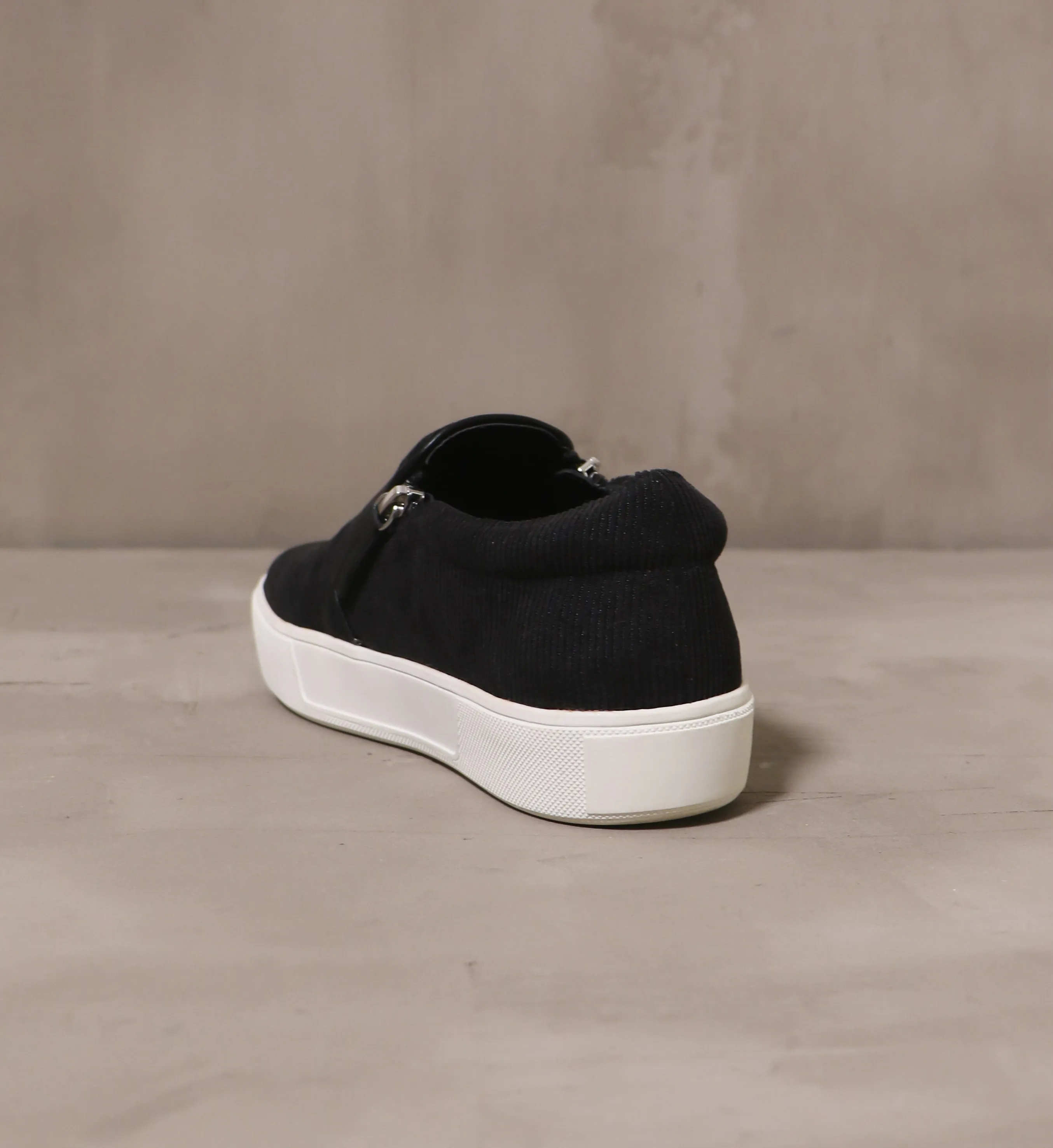 CORDUROY MEETS WORLD SNEAKER
