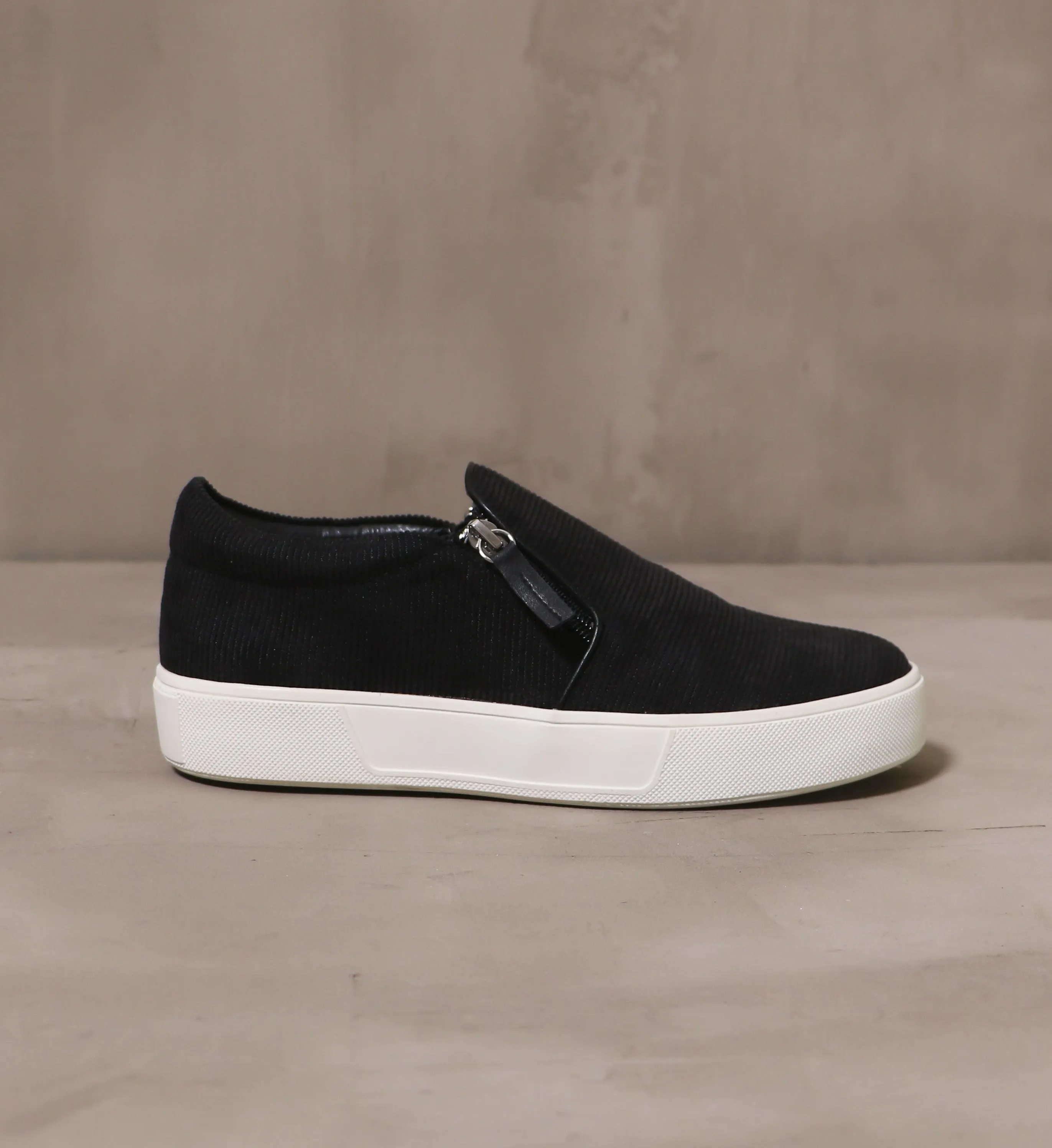 CORDUROY MEETS WORLD SNEAKER