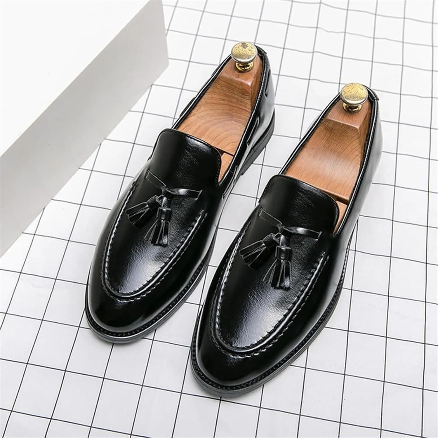 Men's Fashion Retro Tassel Loafers Slip-On Low-Top Casual Business Walking Shoes Comfortable Round Toe Dress Shoes for Men
