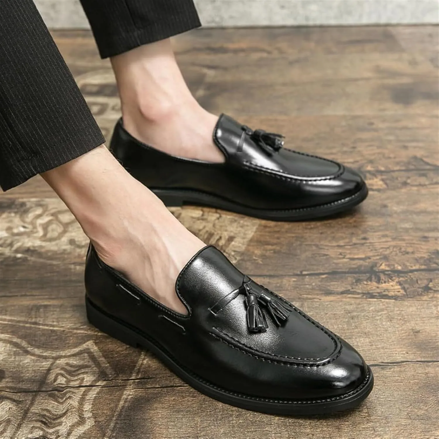 Men's Fashion Retro Tassel Loafers Slip-On Low-Top Casual Business Walking Shoes Comfortable Round Toe Dress Shoes for Men