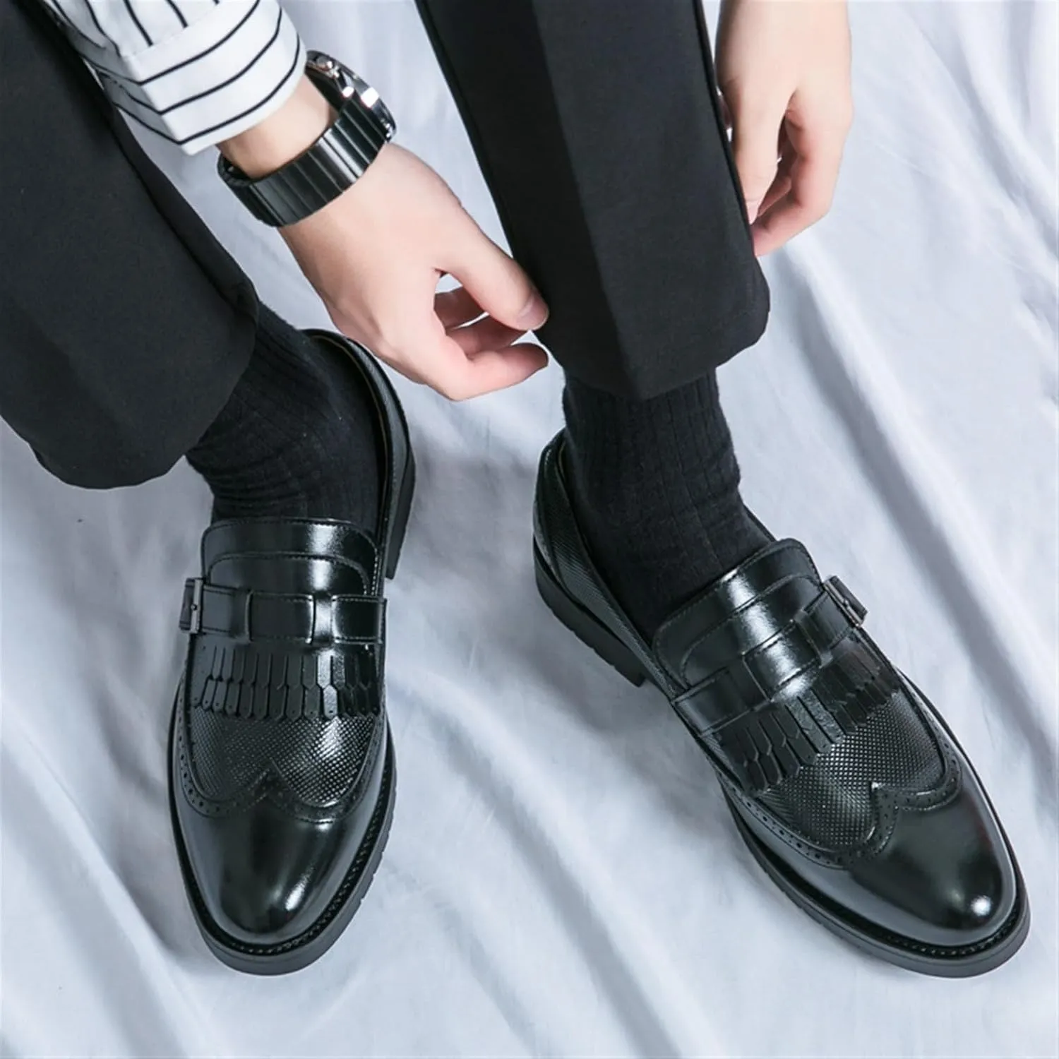 Men's Fashion Tassel Loafers Comfortable Round Toe Slip-On Wingtip Pattern Buckle Formal Shoes Business Casual Walking Shoes for Men