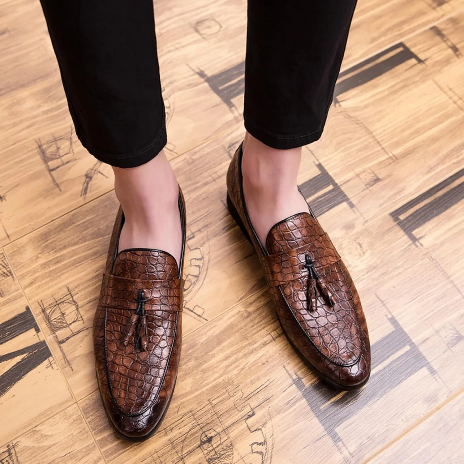 Men's Leather Print Dress Loafers with Tassel Decor Fashion Classic Point Toe Handmade Slip-on Penny Loafer Low Top Non-Slip Luxury Business Formal Shoes