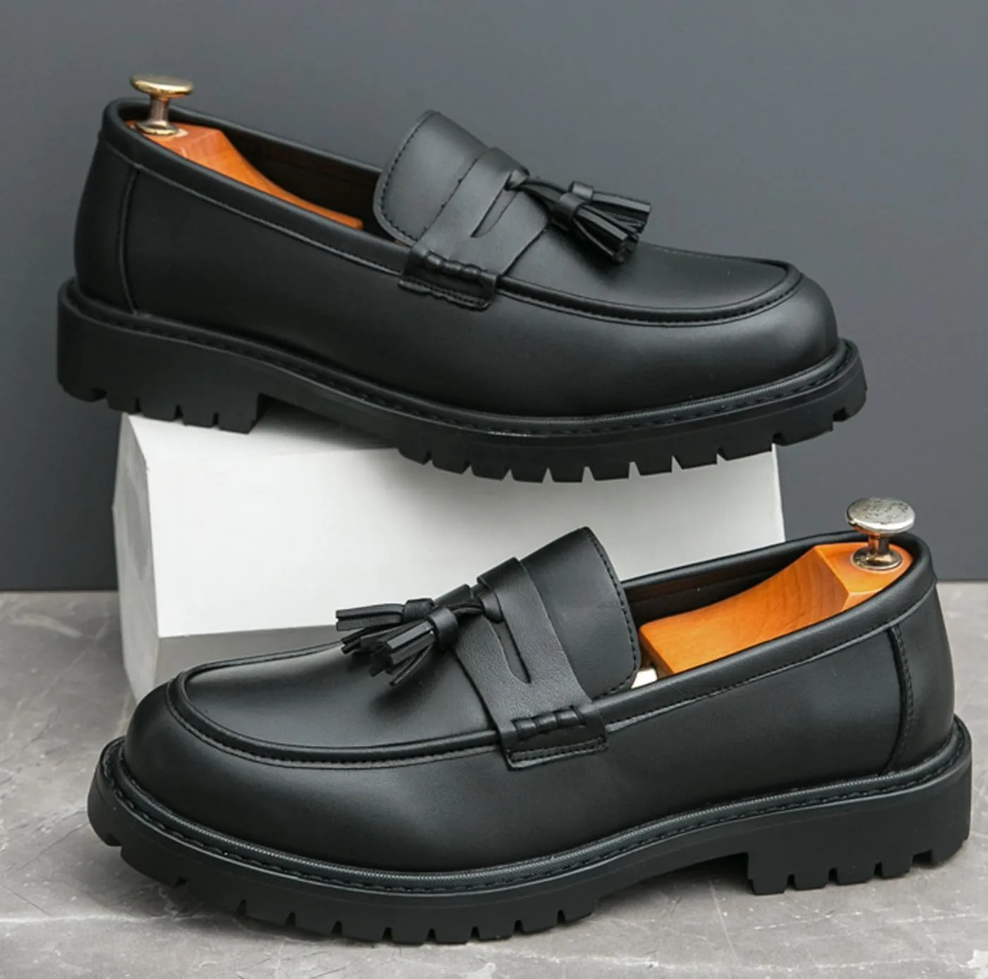 Mens Loafers Casual Slip On Leather Boat Shoes Fashion Wedding Tassel Loafers Business Black Dress Shoes for Men