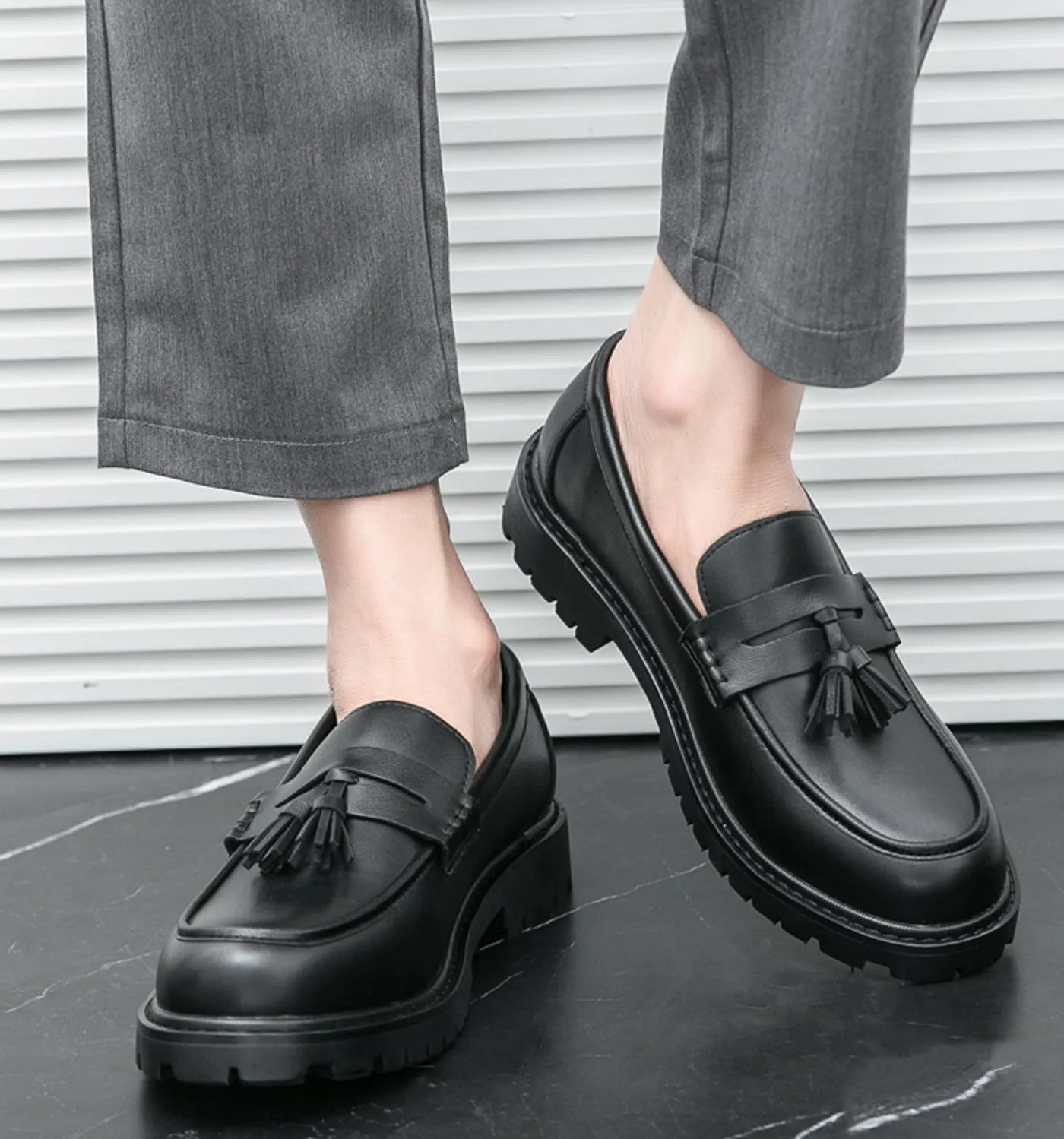 Mens Loafers Casual Slip On Leather Boat Shoes Fashion Wedding Tassel Loafers Business Black Dress Shoes for Men