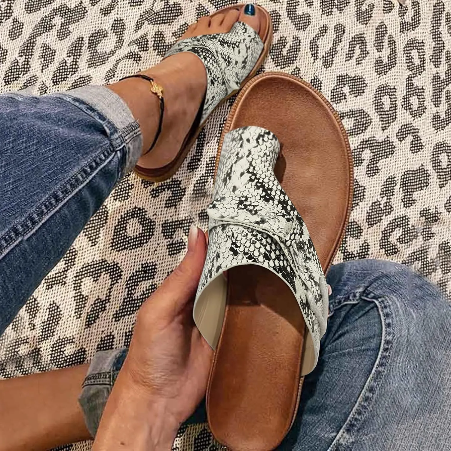 Women's Flat Sandals Non Slip on Casual Summer Beach Shoes Women's Beach Flip Flops Flip Flops Arch Support