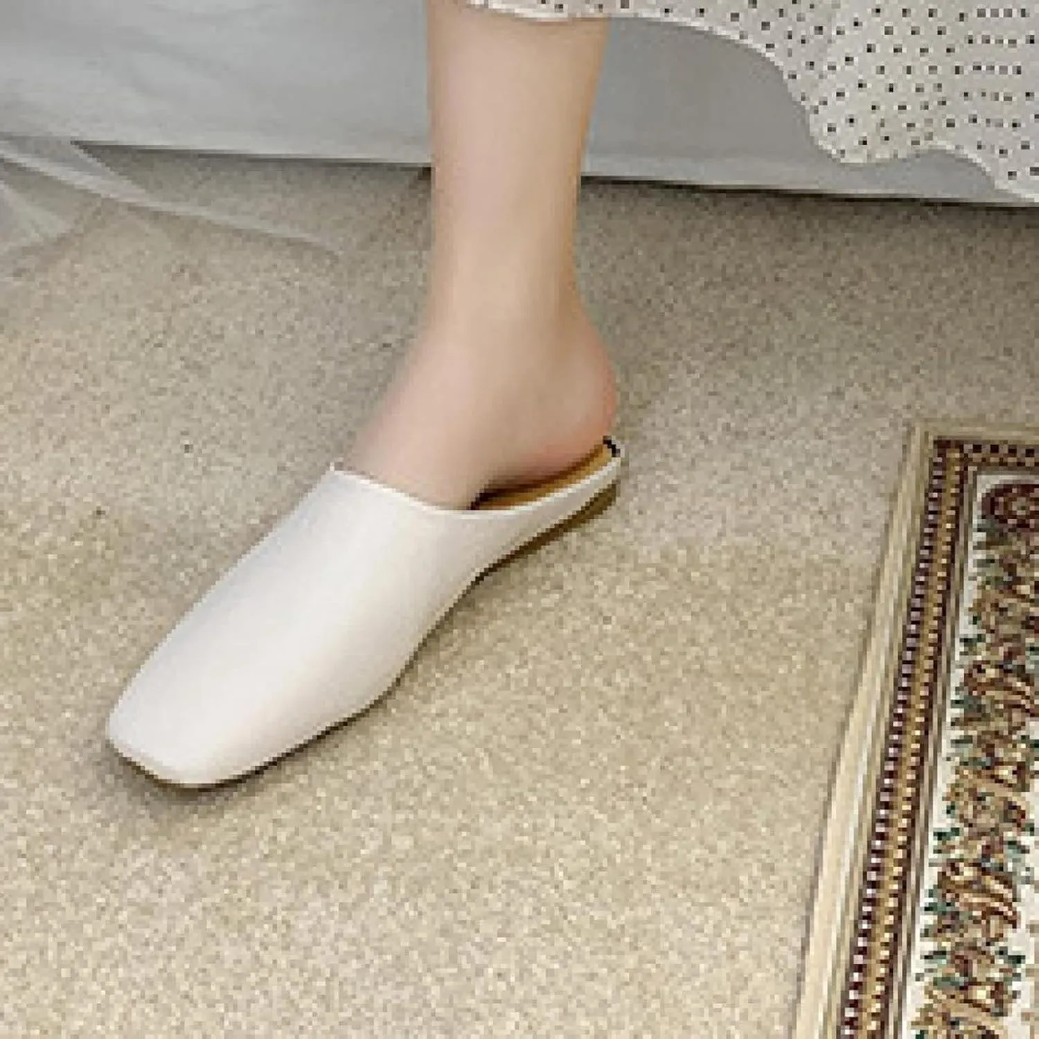 Women's Mule Slippers Comfortable PU Leather Square Head Low Heel Girl Backless Walking Women's Loafer Sandals