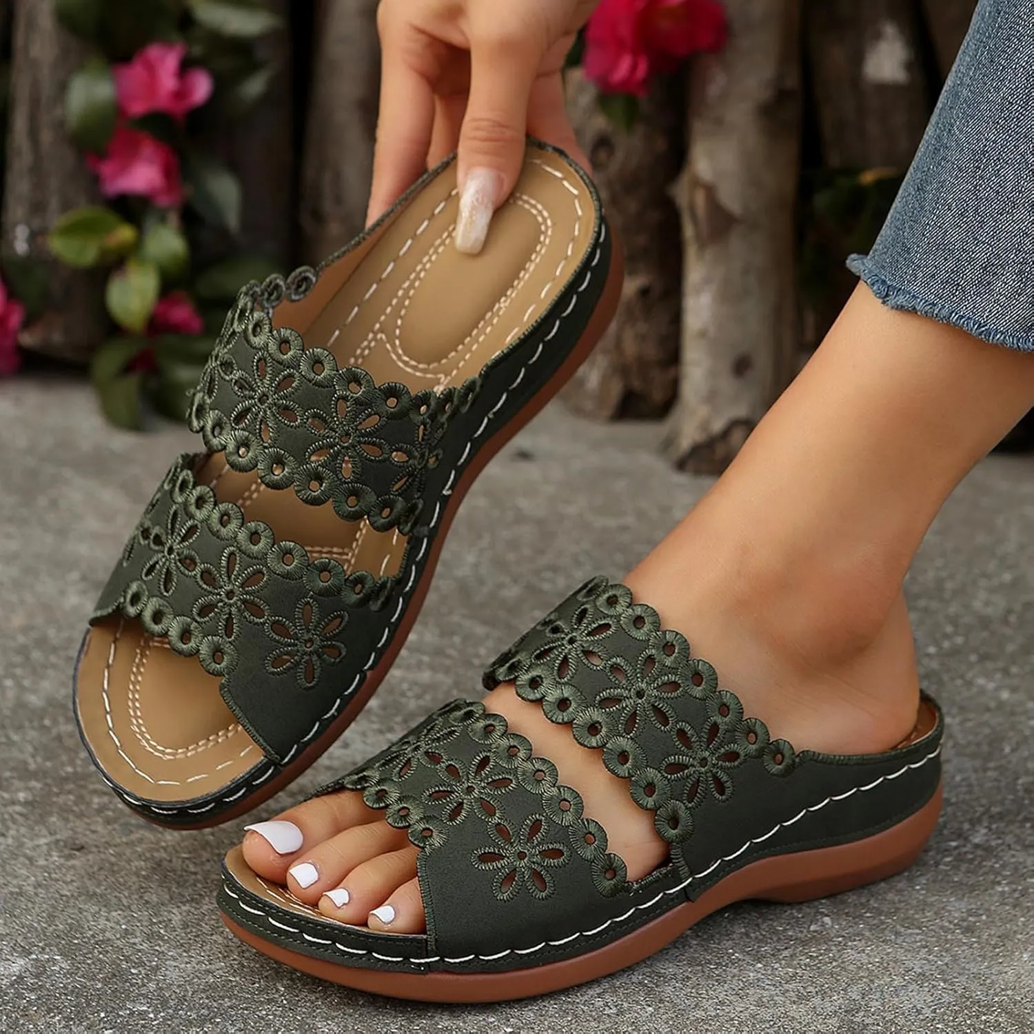 Women's Soft Sole Flat Shoes Casual Large Size Solid Hollow Sandals Drag Beach Slope Sandals with Arch Support